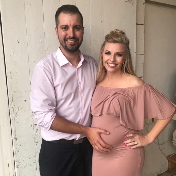 Meet your Posher, Katelyn - Picture 3 of 4